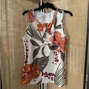Women’s tunic top. Pretty floral.